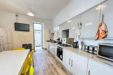 7 bed house, Radnor Street, City Centre, Plymouth, PL48DR - Image 1